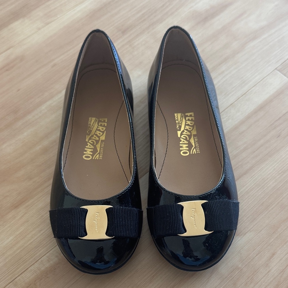 Toddler girls Ferragamo Black Patent Leather Ballerinas with Vara Bow - Picture 3 of 7